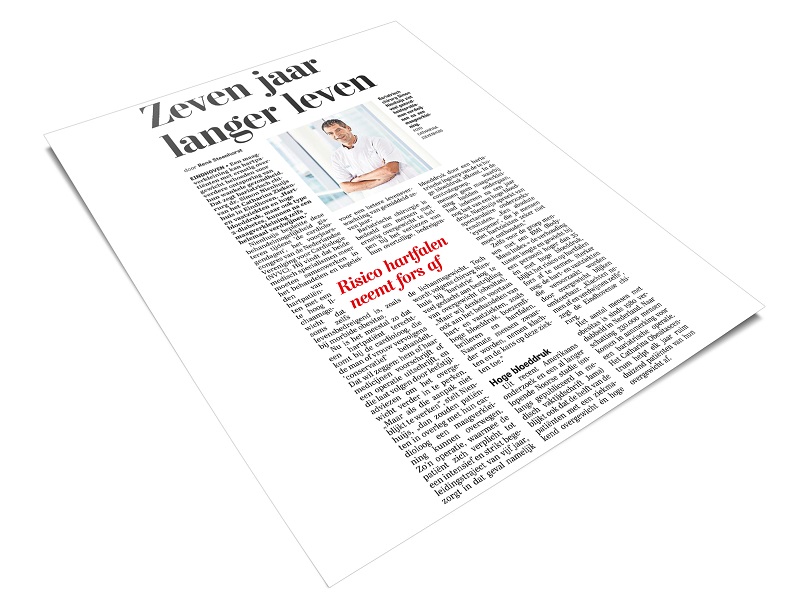Krantenartikel 'Zeven jaar langer leven' over obesitas met foto van persoon in witte jas, zwarte kop en rode subkop.