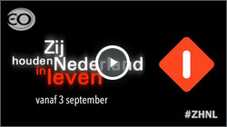 Promobeeld EO-serie Nederland in leven; tekst, EO-logo, rode ruit, ZHNL, afspeelknop en Catharina Ziekenhuis.