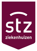 Bordeauxrood schildlogo met witte letters 'stz' en 'ziekenhuizen'. Een gebogen witte lijn staat boven 'stz'.