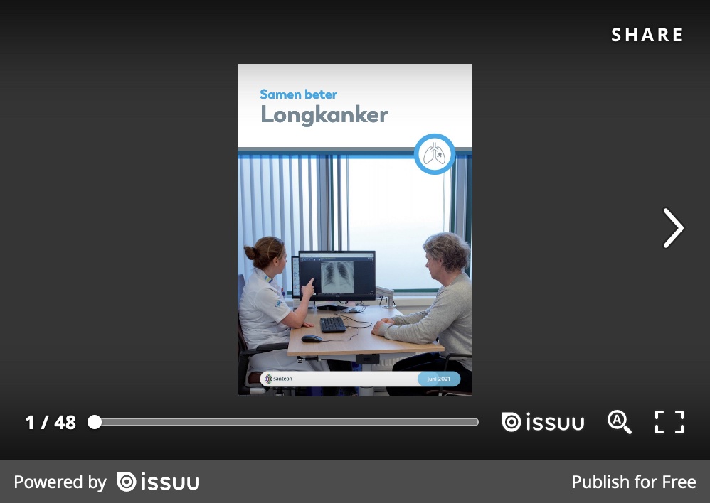Twee mensen bekijken longfoto's op een computerscherm. Op de cover staat: Samen beter Longkanker, juli 2020.