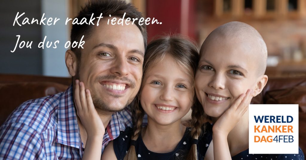 Een lachende man, jong meisje en kind zonder haar poseren samen. Tekst: Kanker raakt iedereen. Logo: Wereldkankerdag 4 FEB.