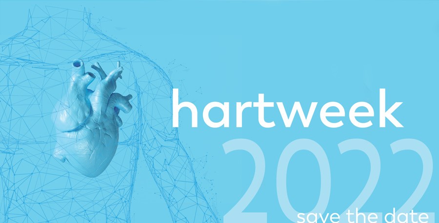 Blauw draadmodel van menselijk bovenlichaam met anatomisch hart, tekst: Hartweek 2022, 26-30 september. Lichtblauwe achtergrond.