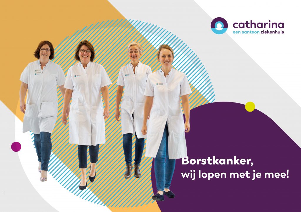 Een groep borstkankerpatiënten in witte jassen staat bijeen, mogelijk ter voorbereiding op een wandeling.