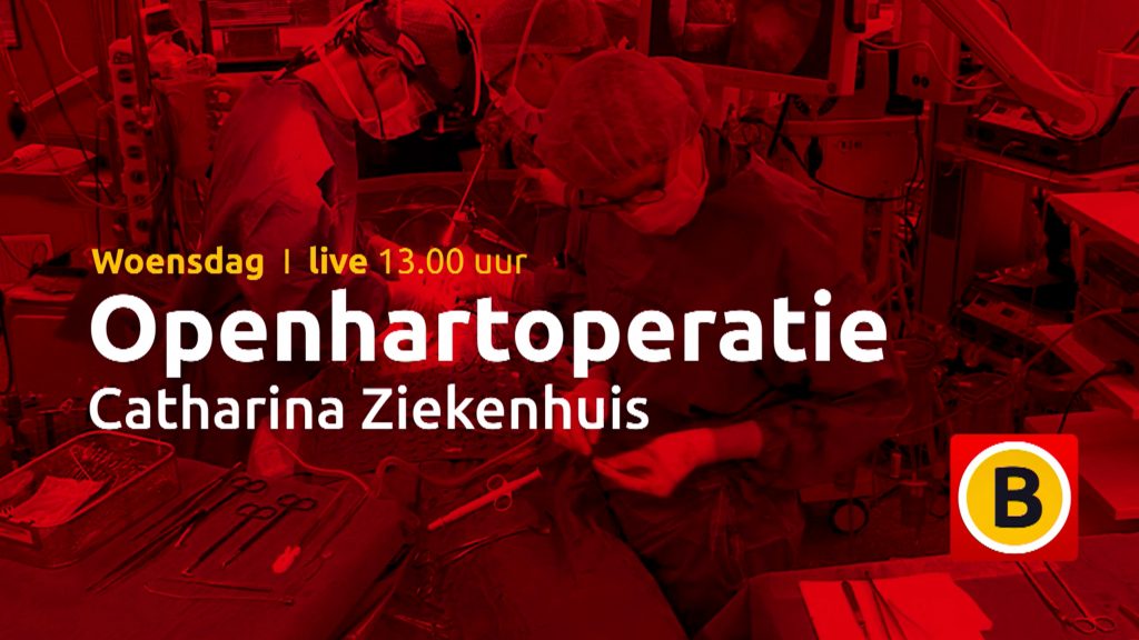 Twee chirurgen voeren een hartoperatie uit. Tekst in beeld kondigt woensdag 13:00 live-uitzending aan op Omroep Brabant.