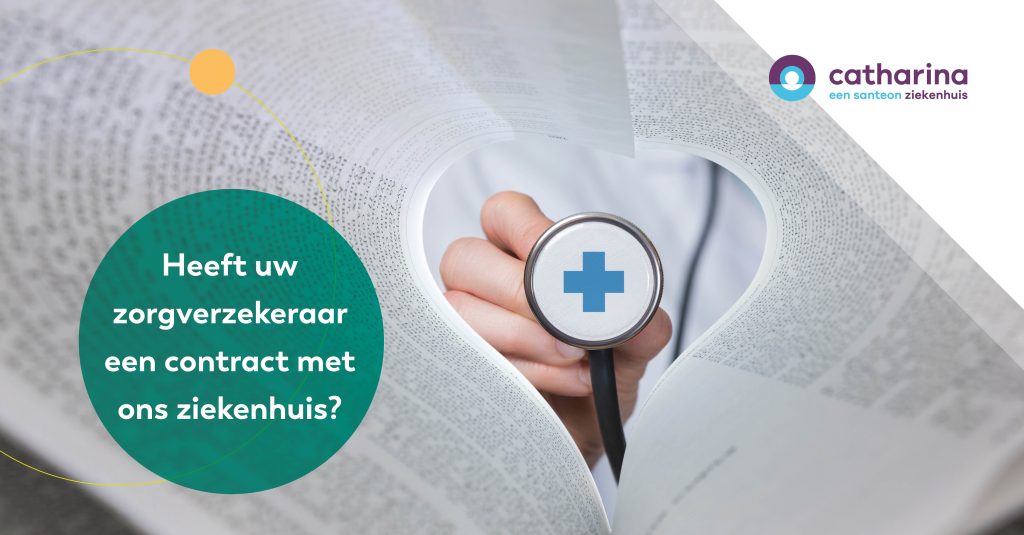 Close-up van een stethoscoop door hartvormige uitsnede in boek, met NL tekst over ziekenhuiscontract. Logo Catharina Ziekenhuis.