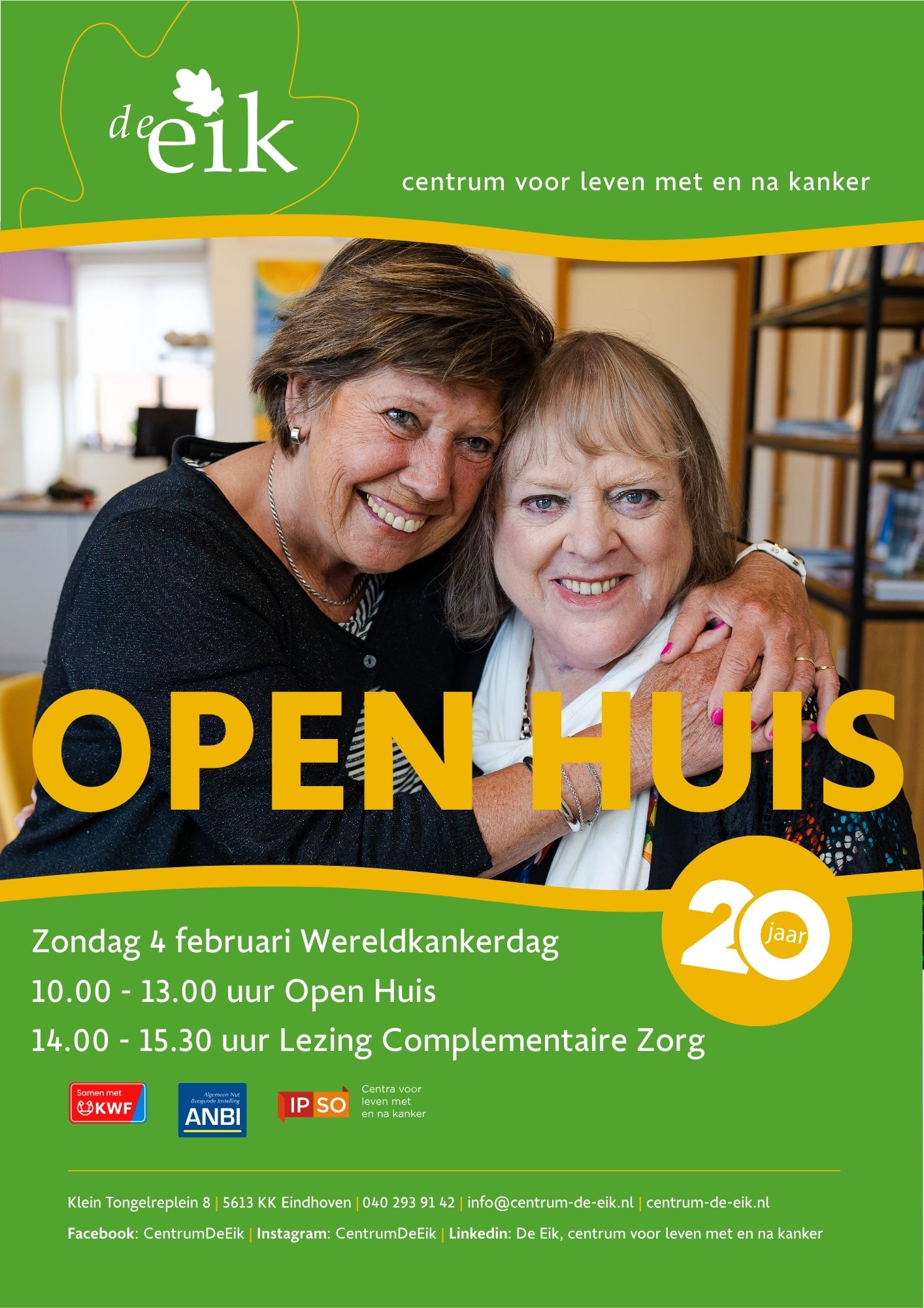 Twee lachende vrouwen omarmen elkaar binnen. Poster kondigt Open Dag De Eik op Wereldkankerdag 4 februari aan, met details.