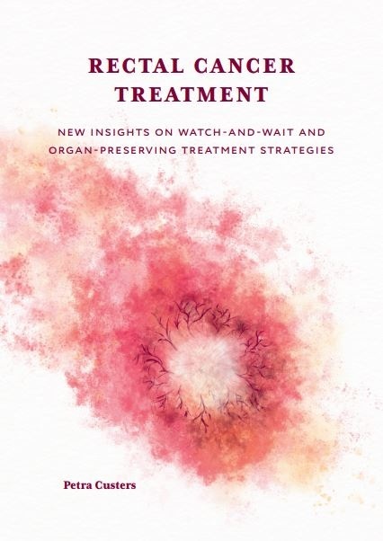 Boekcover: Rectal Cancer Treatment van Petra Custers, roze-rode aquarel achtergrond, focus op behandeling zonder operatie.