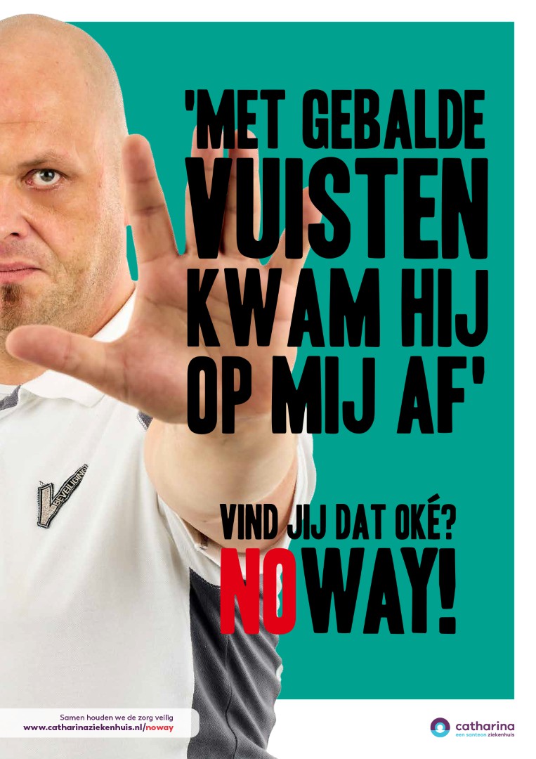 Kale man in wit shirt steekt hand op met open handpalm. Tekst: "Met gebalde vuisten kwam hij op mij af... NO WAY". Logo Catharina Ziekenhuis onderaan.