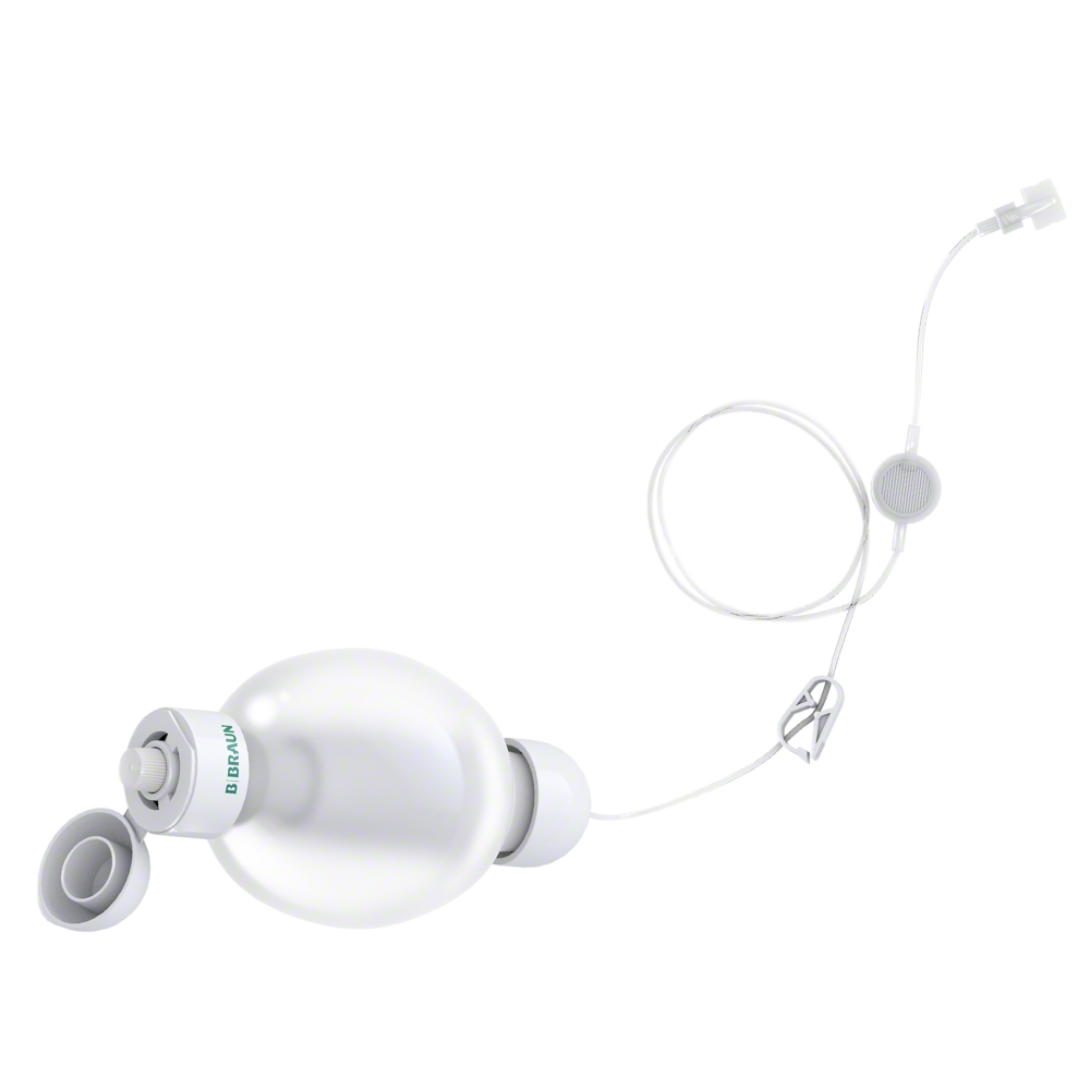 Transparante infuuspomp met bolreservoir, slang, klem en connector. "B. Braun zichtbaar, witte achtergrond.